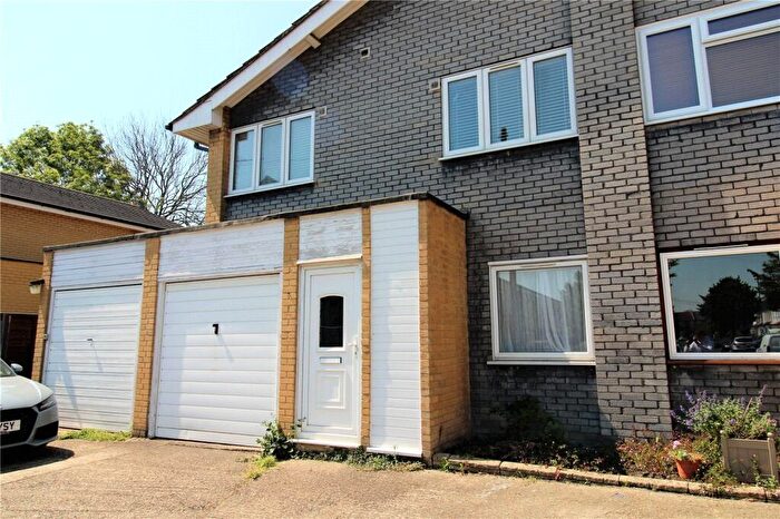 3 Bedroom Apartment To Rent In Fullerton Road, Croydon, CR0