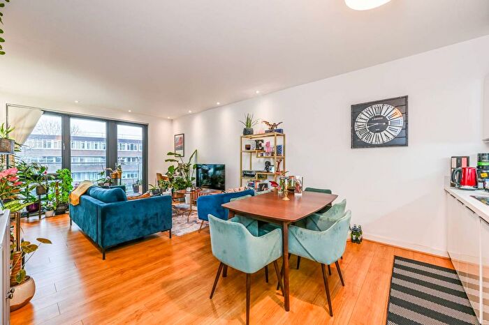 2 Bedroom Flat To Rent In Stewarts Road, Vauxhall, London, SW8