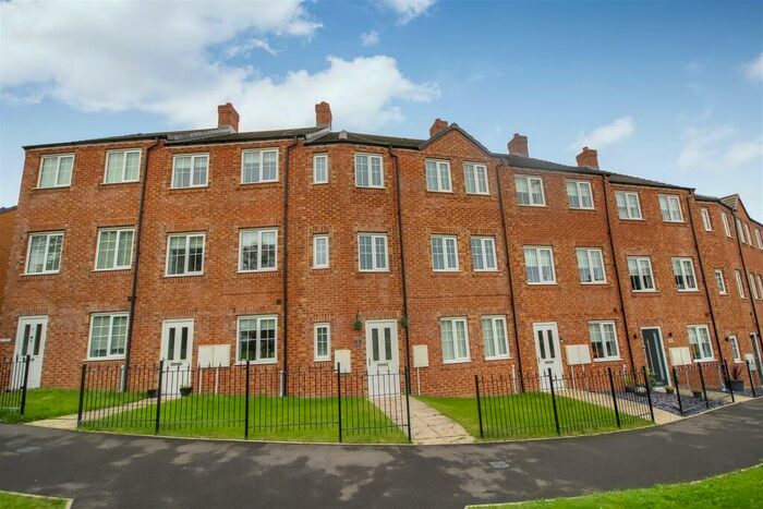 4 Bedroom Town House To Rent In Sterling Way, Shildon, DL4