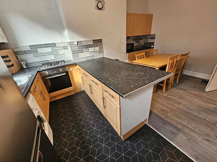 5 Bedroom House To Rent In Burchett Place, Leeds, LS6