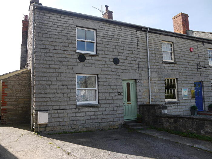 2 Bedroom Cottage To Rent In High Street, Street, BA16