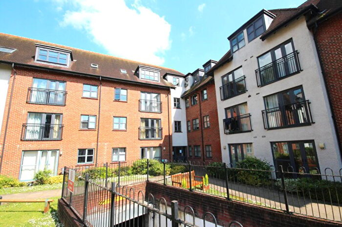 2 Bedroom Flat For Sale In Dunkerley Court, Birds Hill, Letchworth Garden City, SG6