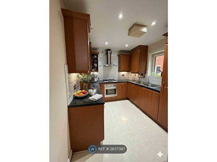 2 Bedroom Flat To Rent In Central, Sale, M33