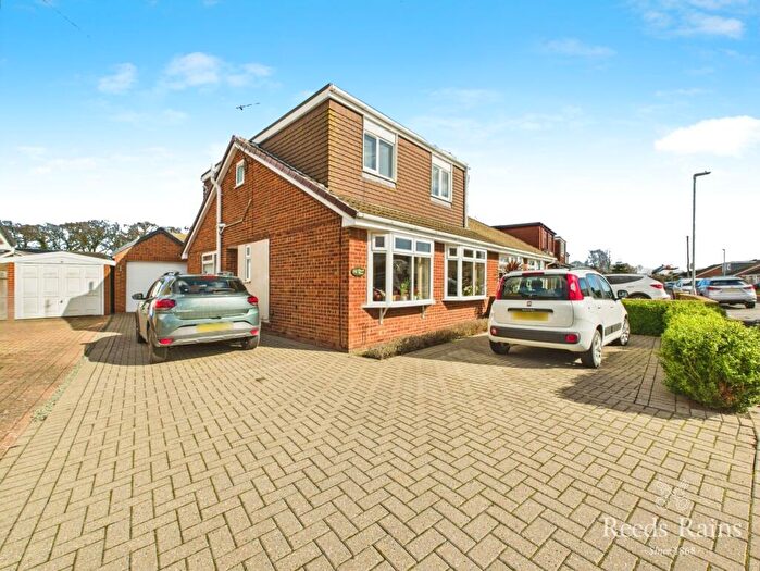 3 Bedroom Semi Detached House For Sale In Beech Close, Sproatley, Hull, East Yorkshire, HU11