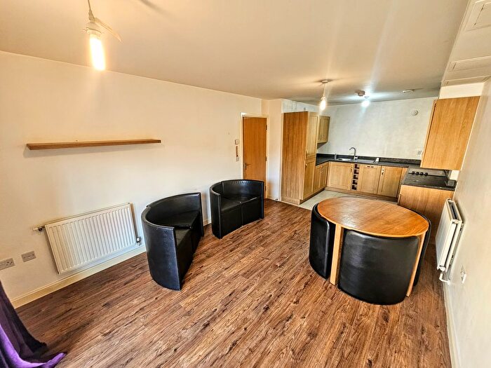 2 Bedroom Flat To Rent In Varcoe Gardens, Hayes, UB3