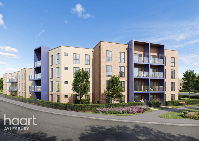 2 Bedroom Apartment For Sale In Arcadia Park, Aylesbury, HP18