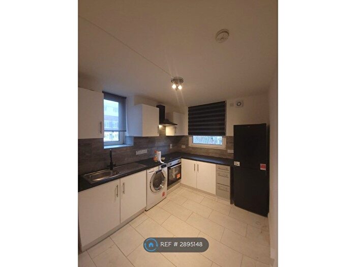 3 Bedroom Maisonette To Rent In Norwood House, London, E14