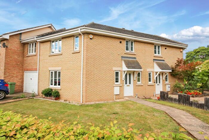 3 Bedroom Terraced House To Rent In Flemish Place, Warfield, Bracknell, RG42