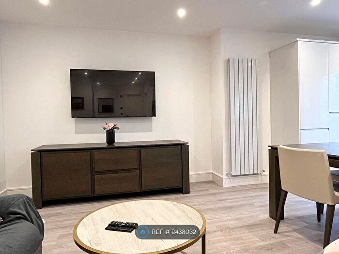 3 Bedroom Flat To Rent In Clitterhouse Road, London, NW2