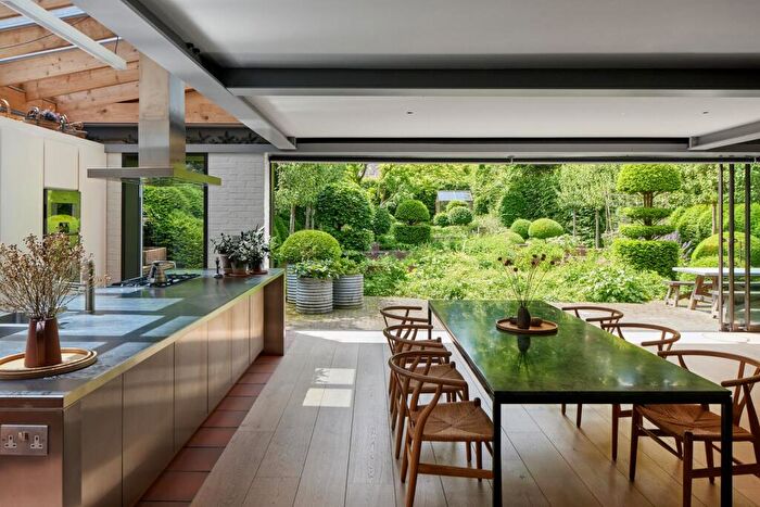 4 Bedroom Detached House For Sale In London, N20