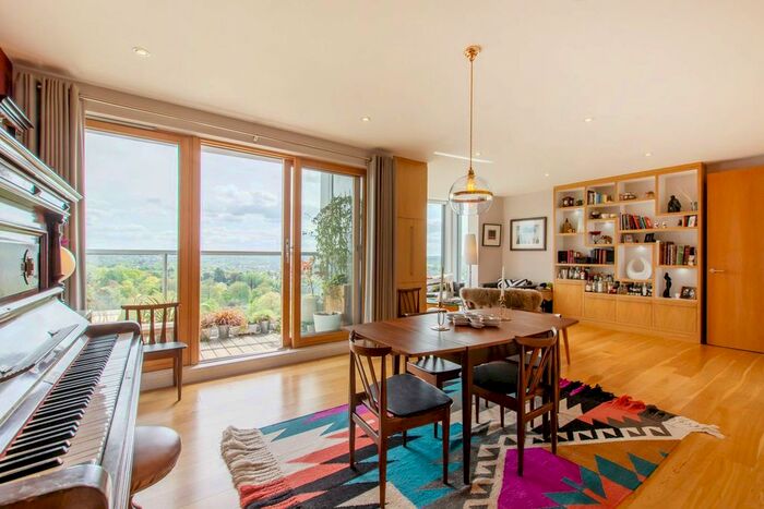 2 Bedroom Flat To Rent In Altyre Road, Central Croydon, Croydon, CR0