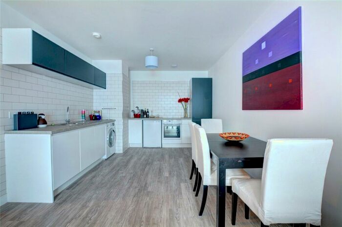 2 Bedroom Apartment To Rent In - Elmfield Road, Bromley, BR1