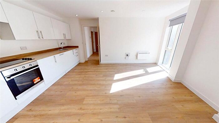 3 Bedroom Flat To Rent In The Plaza, Advent Way, Ancoats, Manchester, M4
