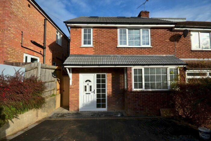 4 Bedroom Property To Rent In Holly Walk, Harpenden, AL5