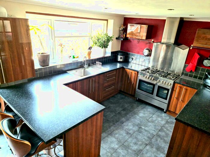 3 Bedroom Terraced House To Rent In Richmond Rd, Ilford, IG1