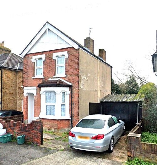 3 Bedroom Detached House To Rent In Fruen Road, Feltham, TW14