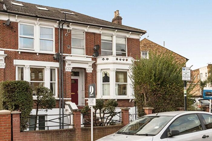 1 Bedroom Flat To Rent In Cornford Grove, London, SW12