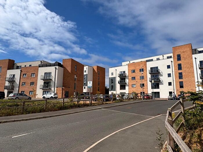 2 Bedroom Flat To Rent In White Rose Apartments, Gorse Road, Luton, Bedfordshire, LU1