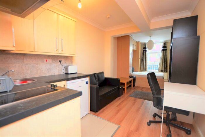 Studio To Rent In High Street, Slough, SL1