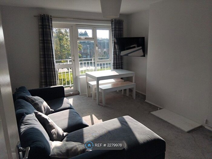 1 Bedroom Flat To Rent In Burnett Square, Hertford, SG14
