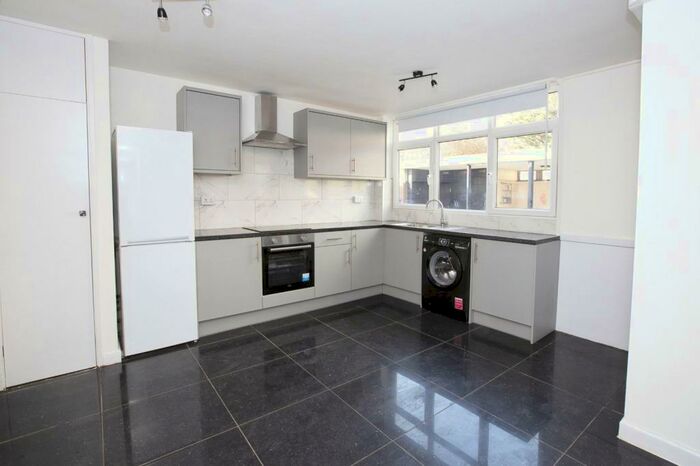 4 Bedroom Apartment To Rent In Halyard House, Manchester Road, London, E14