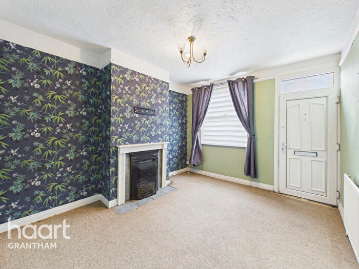 3 Bedroom Terraced House For Sale In Manthorpe Road, Grantham, NG31