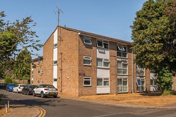 1 Bedroom Flat For Sale In Framfield Court, Queen Annes Gardens, Enfield, EN1