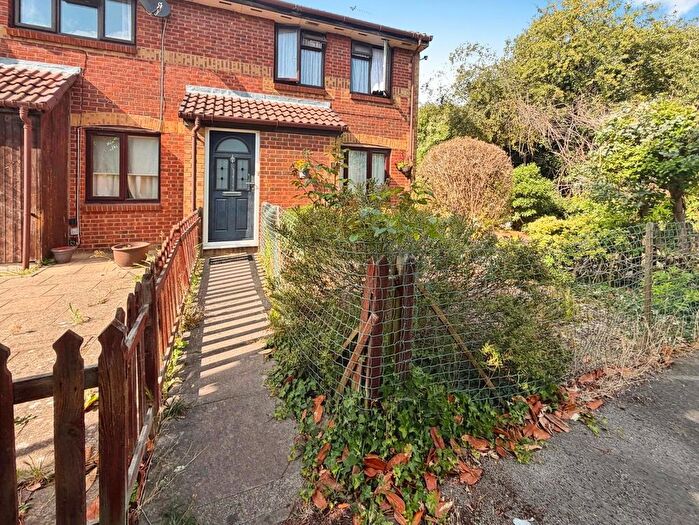 1 Bedroom Maisonette For Sale In Hawthorne Crescent, West Drayton, Hillingdon, UB7