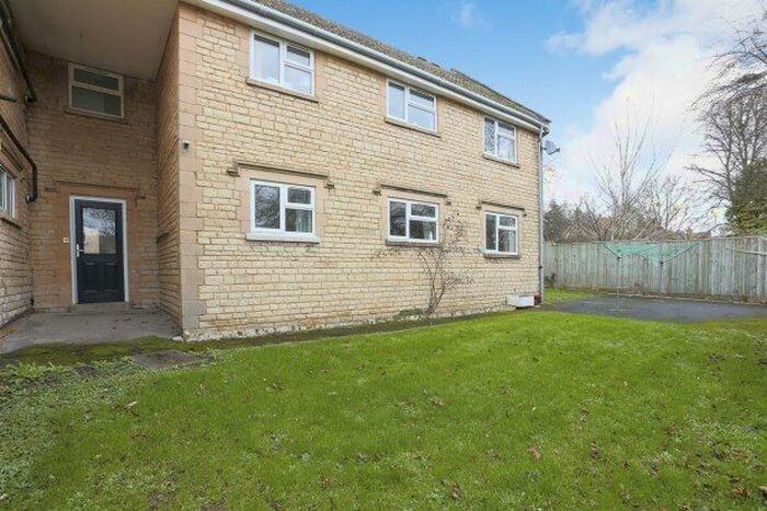 2 Bedroom Flat To Rent In Station Road, Moreton-In-Marsh, GL56
