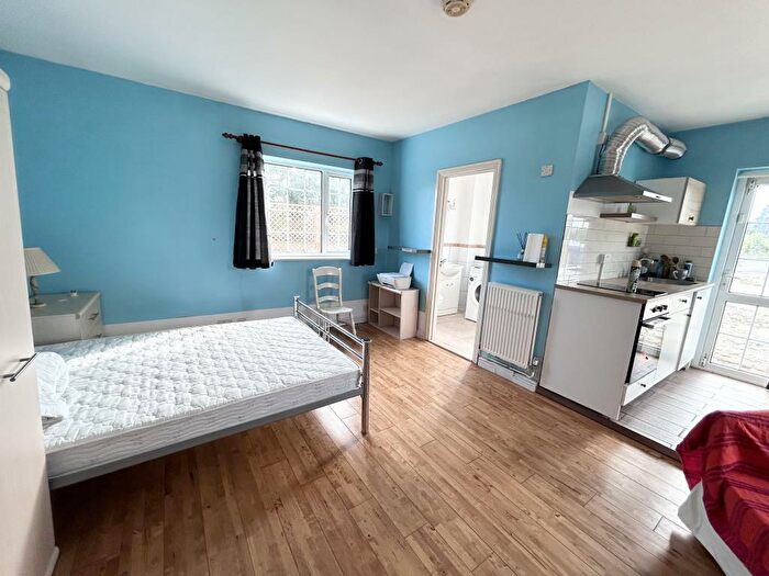 Apartment To Rent In Henley Road, Shillingford, OX10