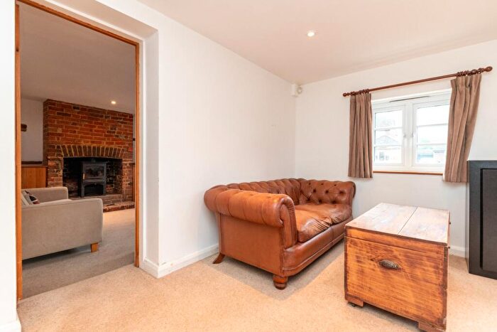 3 Bedroom Semi-Detached House For Sale In Welwyn, Hertfordshire, AL6