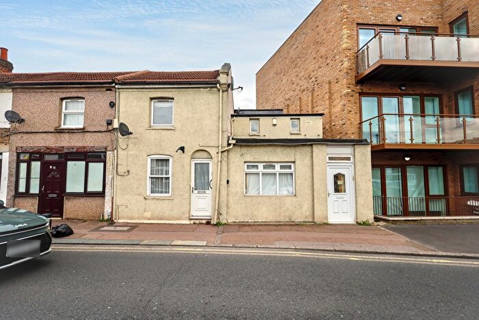 4 Bedroom Terraced House For Sale In New Barn Street, London, E13