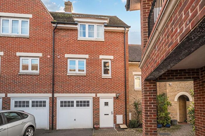 3 Bedroom Town House For Sale In Thames View, Abingdon, OX14