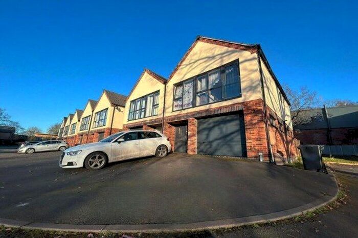 3 Bedroom Property To Rent In Saxon Way, Droitwich, WR9