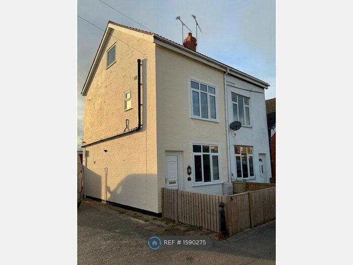 4 Bedroom Semi-Detached House To Rent In California Lane, Barlborough, Chesterfield, S43