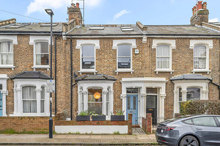 4 Bedroom Terraced House For Sale In Elfort Road, London, N5