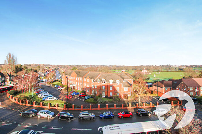 2 Bedroom Flat For Sale In Grove Park Road, London, SE9