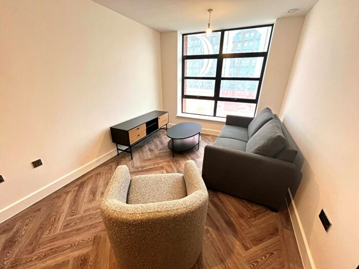 2 Bedroom Apartment To Rent In Gun Smith House, B4