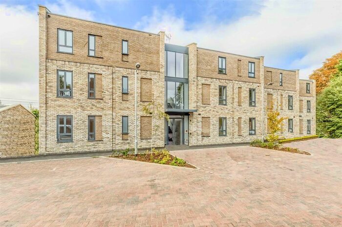 1 Bedroom Flat For Sale In Green Close, Brookmans Park, AL9