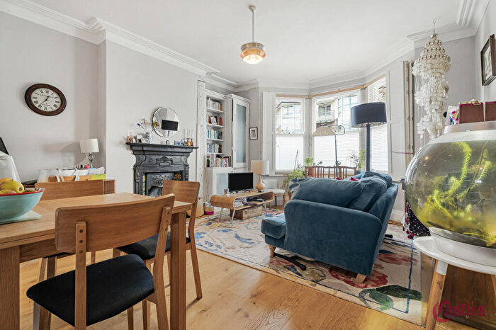 1 Bedroom Flat For Sale In Denton Road, N8