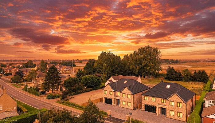 5 Bedroom Detached House For Sale In Coates Road, Eastrea, PE7