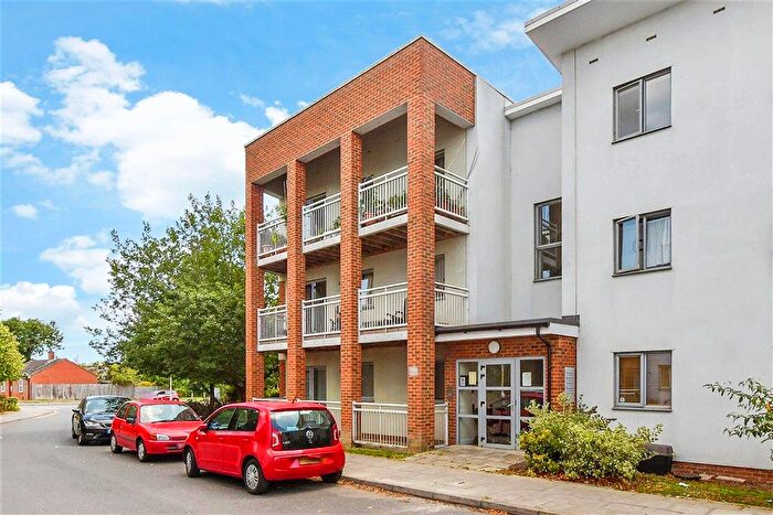 2 Bedroom Flat For Sale In Adams Drive, Willesborough, Ashford, Kent, TN24