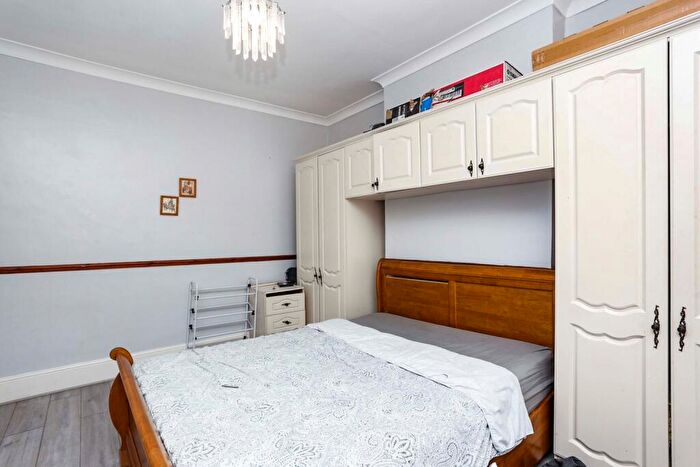 5 Bedroom Semi-Detached House To Rent In Minard Road London, SE6