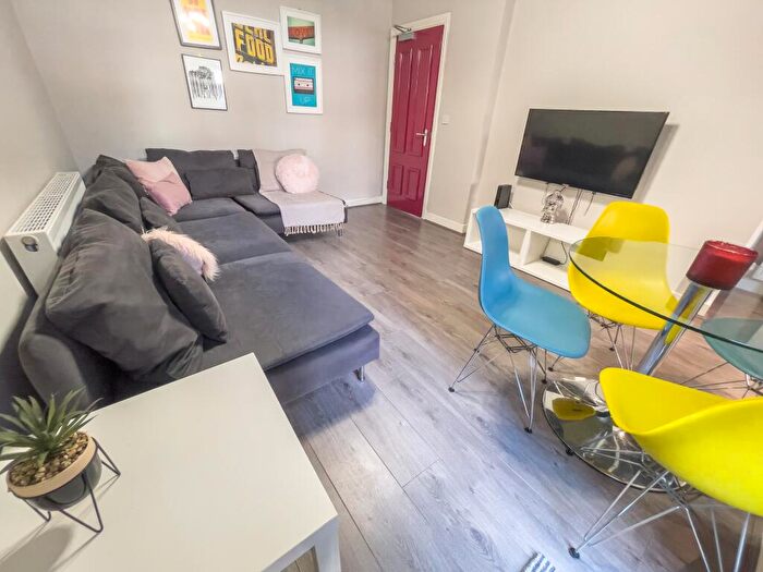 1 Bedroom House To Rent In Hannan Road, L6