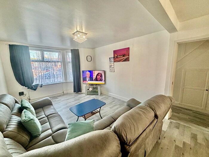 3 Bedroom Semi Detached House To Rent In Parkville Highway, Coventry, West Midlands, CV6