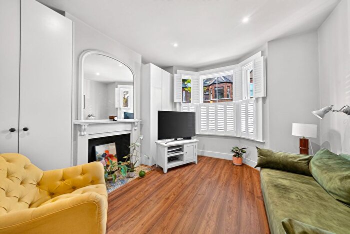 1 Bedroom Flat For Sale In Ingelow Road, Battersea, London, SW8