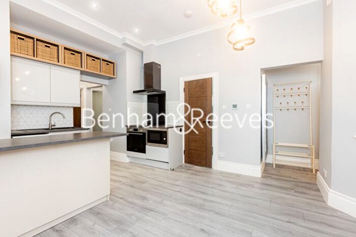 2 Bedroom Flat To Rent In Southerton Road, Hammersmith, W6