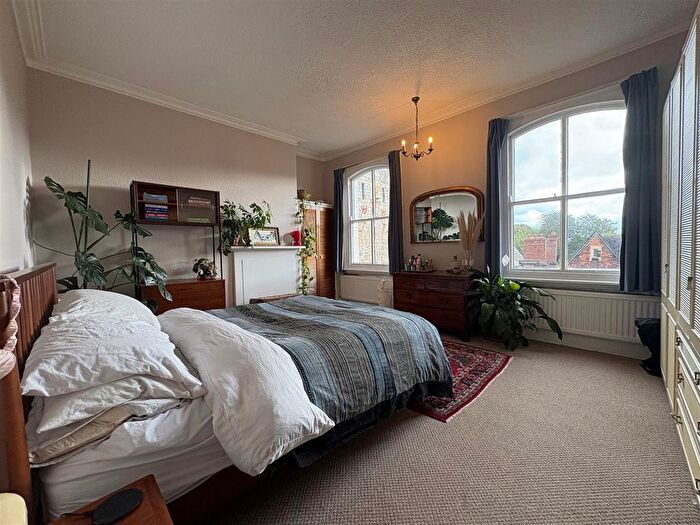 2 Bedroom Flat To Rent In Blossom Street, York, YO24