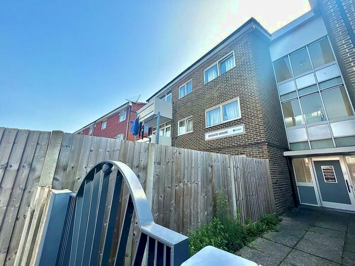 3 Bedroom Flat To Rent In Clarendon Street, Portsmouth, PO1