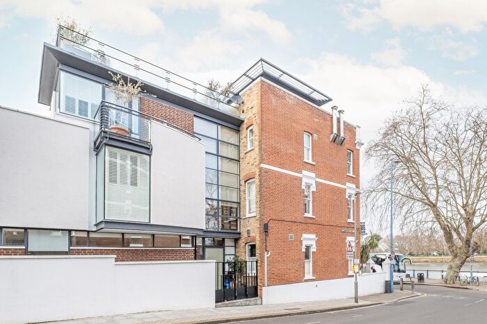 4 Bedroom End Of Terrace House To Rent In Embankment, London, SW15